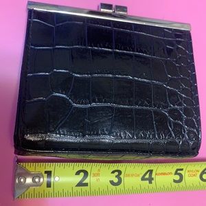 NINE WEST KISSLOCK COIN PURSE WALLET BLACK CROCODILE EMBOSSED LEATHER